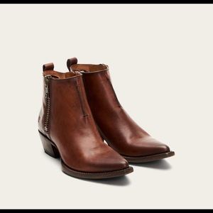 NWOB Frye Sacha Moto Shortie